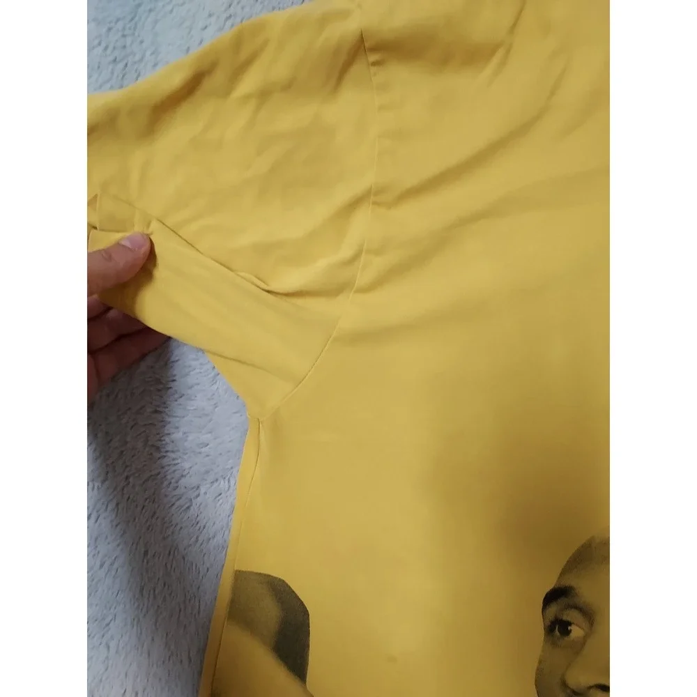 Kobe Bryant Shirt Mens Large Los Angelese Lakers Graphic Tee Yellow NBA FLAWS